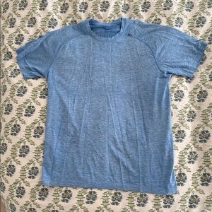 Lululemon men’s metal vent tech size XL light blue